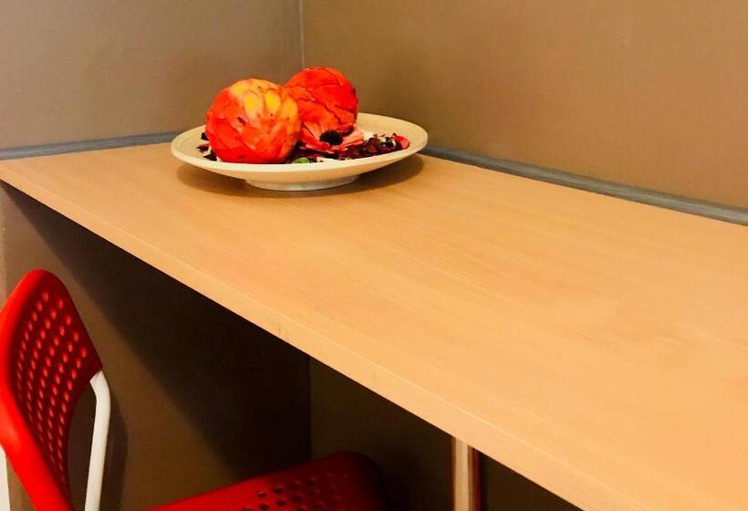 חדר סטנדרט לשלושה עם חדר אמבטיה משוף, Krakow Apartments & Rooms