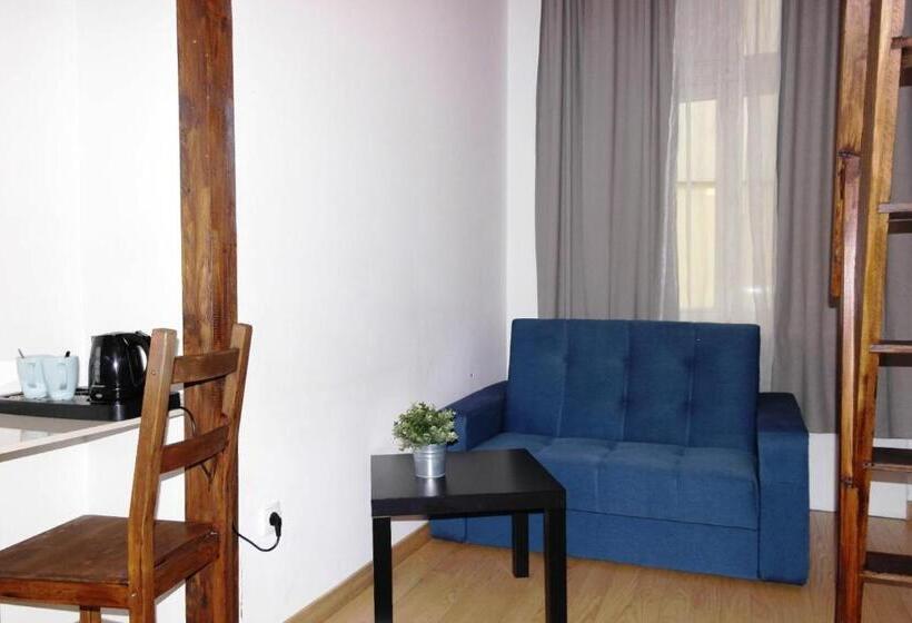 Quarto Triplo Estandar Banheiro Compartilhado, Krakow Apartments & Rooms