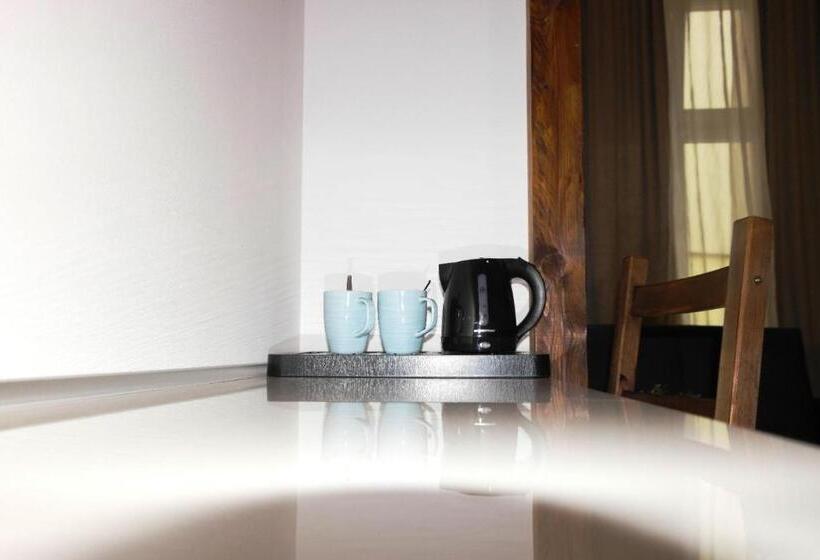 חדר סטנדרט לשלושה עם חדר אמבטיה משוף, Krakow Apartments & Rooms