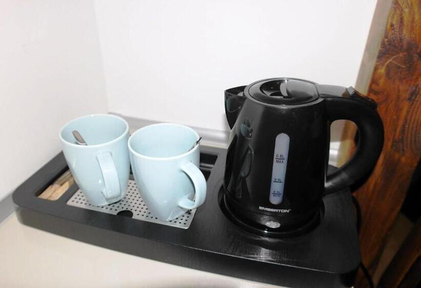 חדר סטנדרט לשלושה עם חדר אמבטיה משוף, Krakow Apartments & Rooms