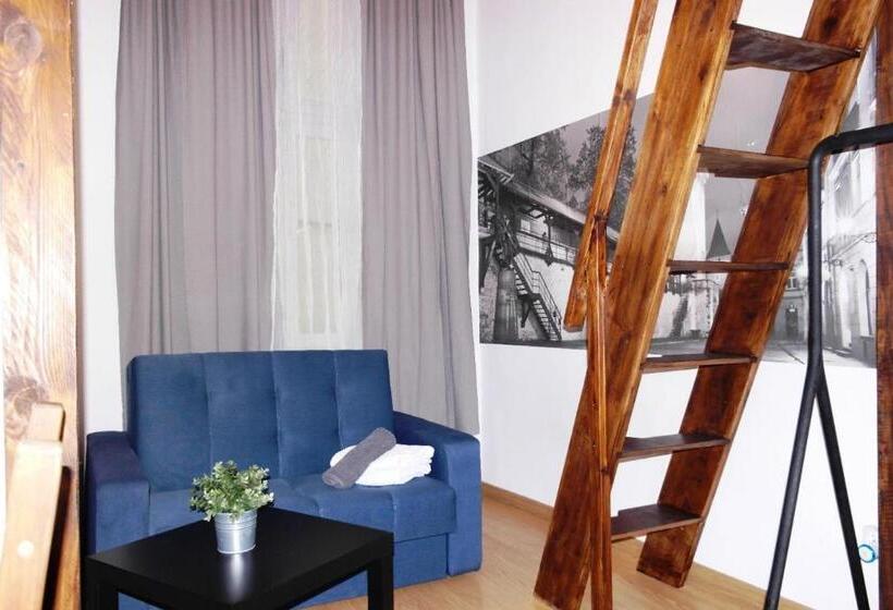 Quarto Triplo Estandar Banheiro Compartilhado, Krakow Apartments & Rooms