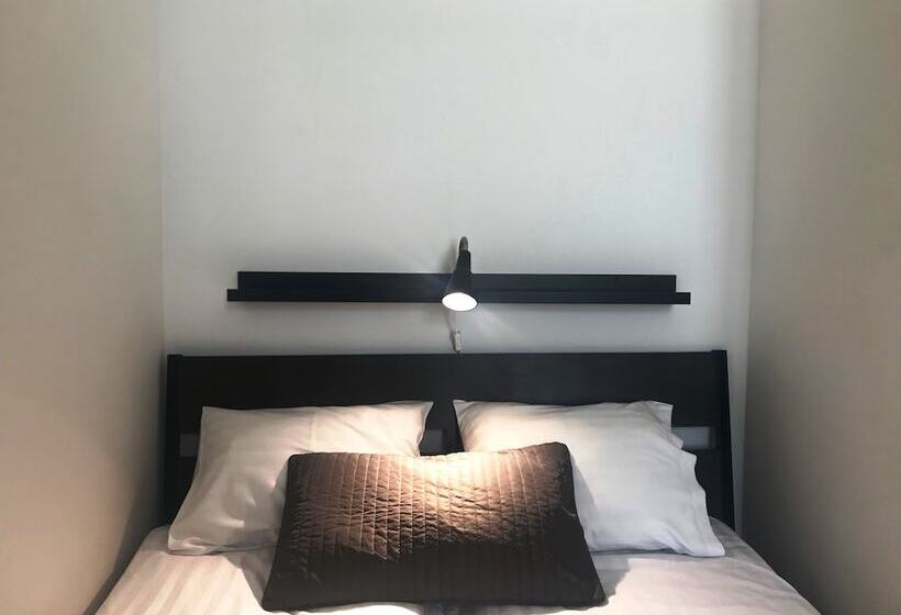 חדר סטנדרט לשלושה עם חדר אמבטיה משוף, Krakow Apartments & Rooms