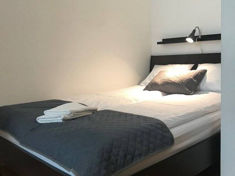 Quarto Triplo Estandar Banheiro Compartilhado, Krakow Apartments & Rooms