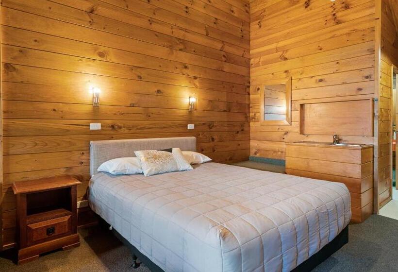 家庭工作室, Aspiring Lodge Motel