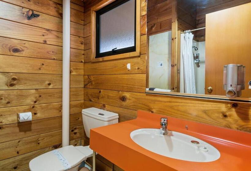 家庭工作室, Aspiring Lodge Motel