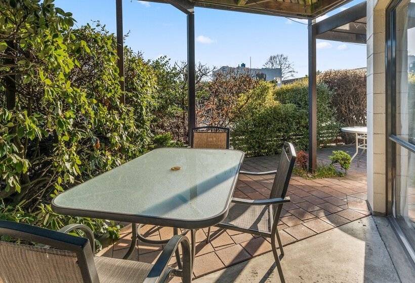 管理人员工作室, Aspiring Lodge Motel