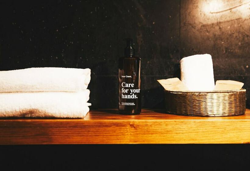 اتاق لوکس با چشم‌انداز شهر, Dear Hotel Madrid