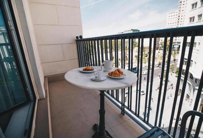 اتاق لوکس, Dear Hotel Madrid