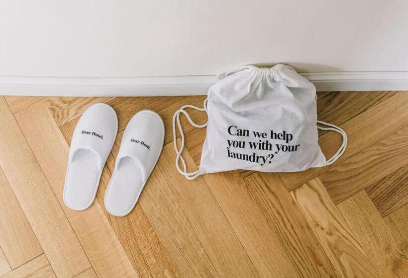 اتاق لوکس, Dear Hotel Madrid