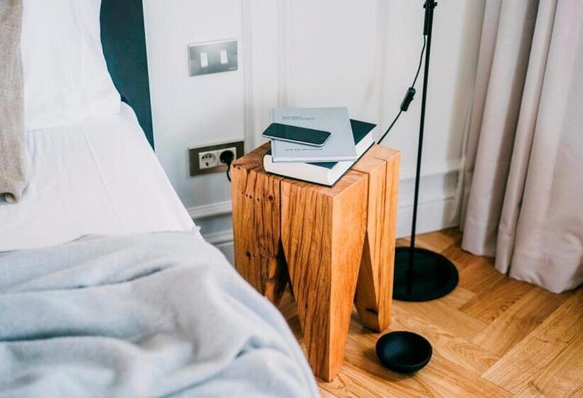 اتاق لوکس, Dear Hotel Madrid