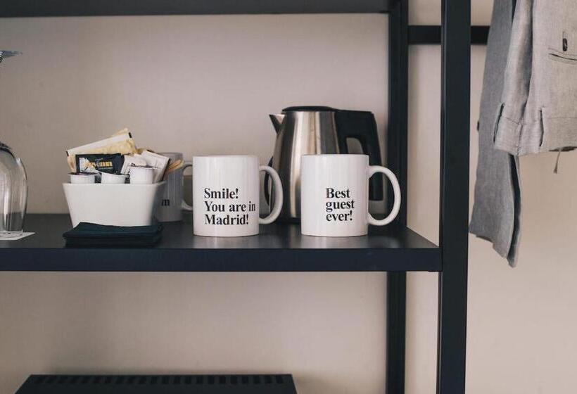 اتاق لوکس, Dear Hotel Madrid