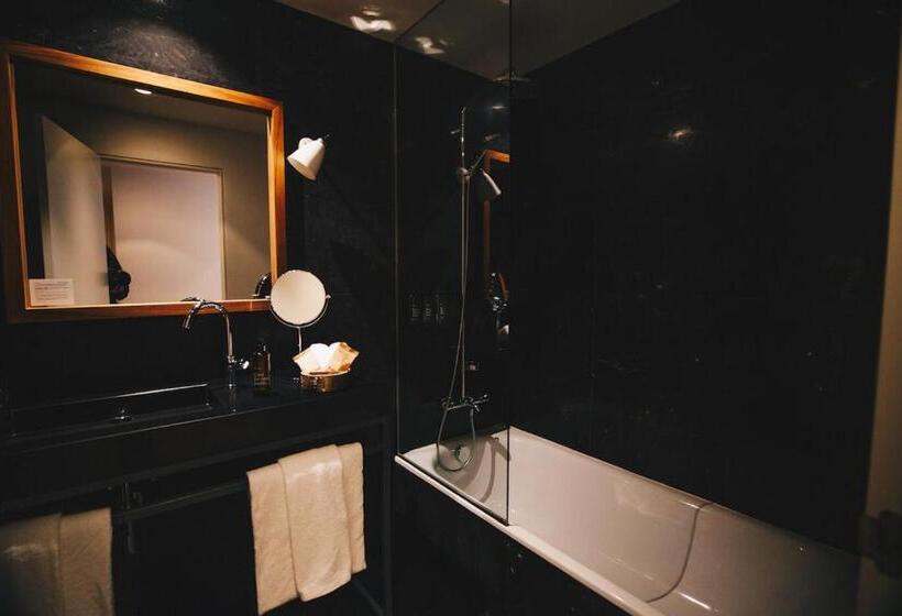 اتاق لوکس, Dear Hotel Madrid