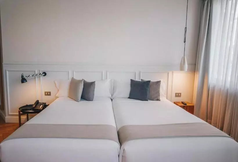 اتاق لوکس, Dear Hotel Madrid