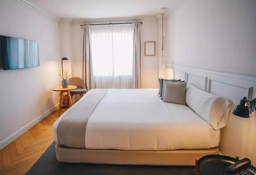 اتاق لوکس, Dear Hotel Madrid