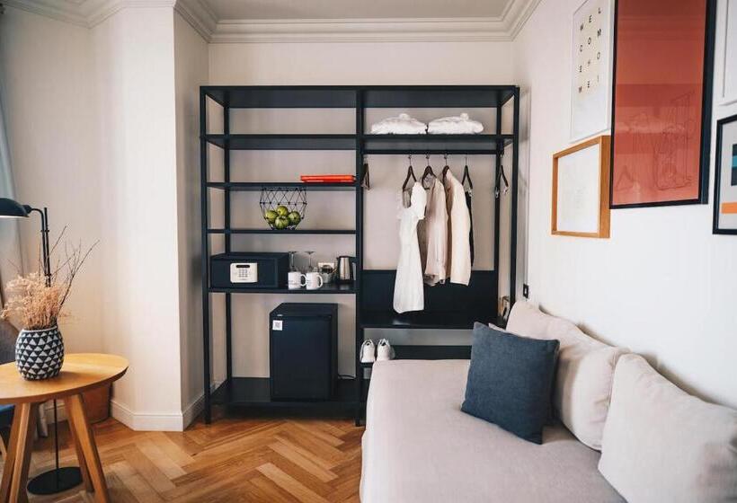 اتاق پرمیوم, Dear Hotel Madrid