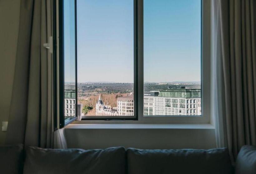 سوئیت با تخت بزرگ, Dear Hotel Madrid