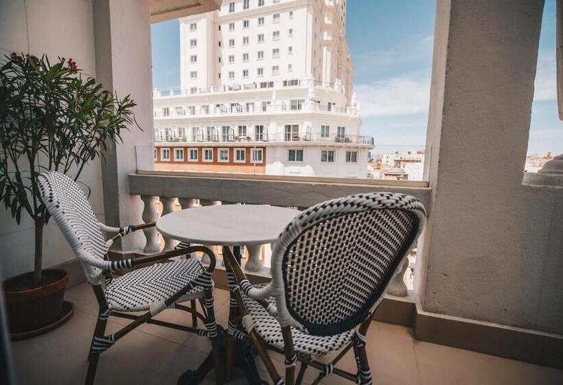 سوئیت با تخت بزرگ, Dear Hotel Madrid
