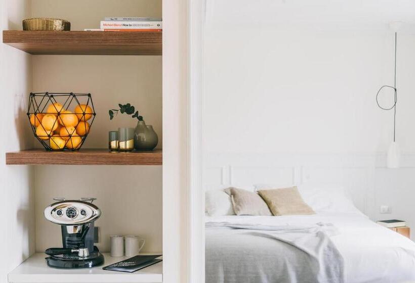 سوئیت با تخت بزرگ, Dear Hotel Madrid