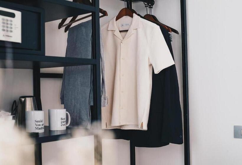 اتاق لوکس سه تخته, Dear Hotel Madrid