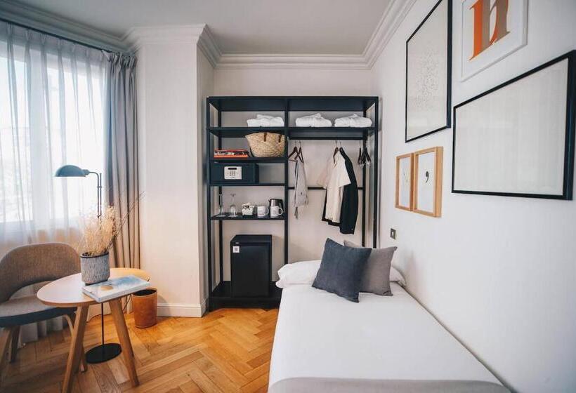 اتاق لوکس سه تخته, Dear Hotel Madrid