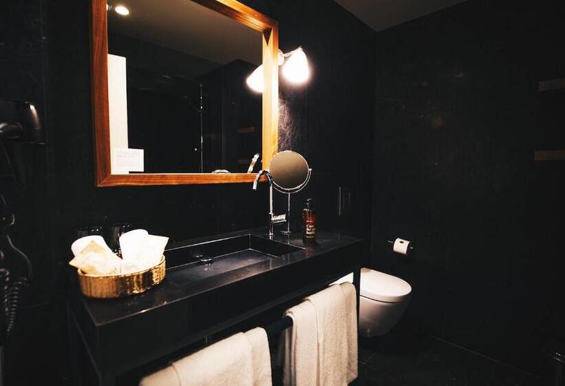 اتاق لوکس سه تخته, Dear Hotel Madrid