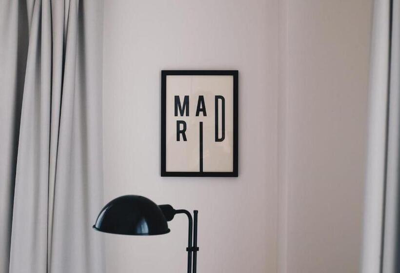 اتاق لوکس, Dear Hotel Madrid