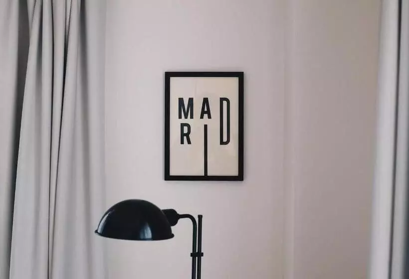 اتاق لوکس, Dear Hotel Madrid