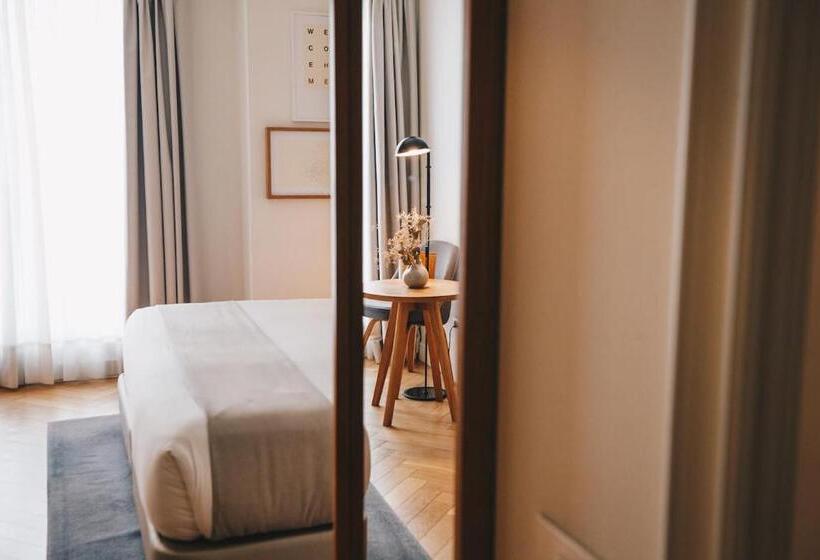 اتاق لوکس, Dear Hotel Madrid