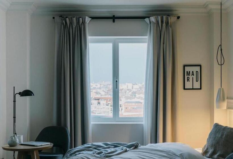 اتاق لوکس, Dear Hotel Madrid