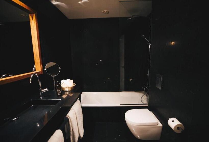 اتاق لوکس, Dear Hotel Madrid