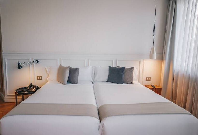 اتاق لوکس با چشم‌انداز شهر, Dear Hotel Madrid
