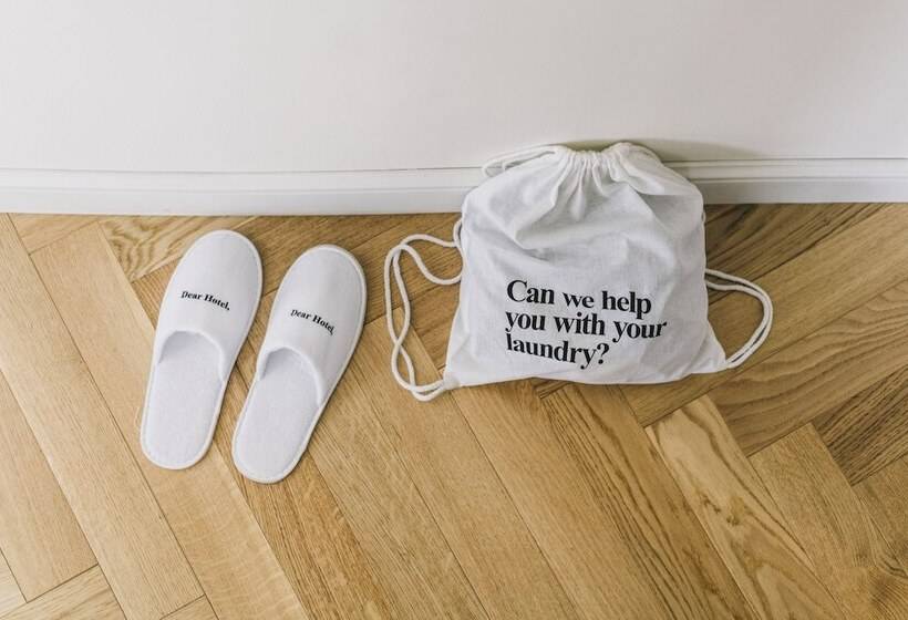 اتاق خانوادگی تودرتو, Dear Hotel Madrid