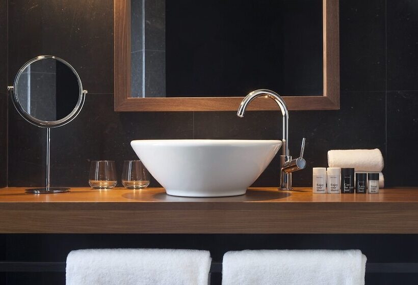 سوییت لوکس, Dear Hotel Madrid