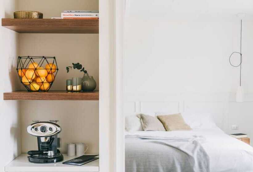 سوییت لوکس, Dear Hotel Madrid