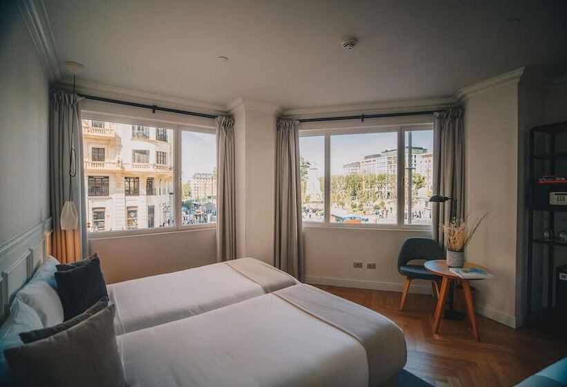 اتاق لوکس سه تخته, Dear Hotel Madrid