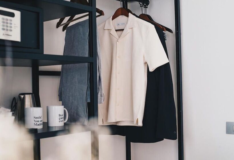 اتاق لوکس سه تخته, Dear Hotel Madrid