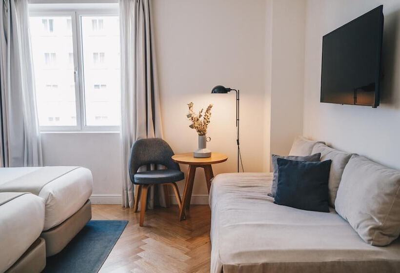 اتاق لوکس سه تخته, Dear Hotel Madrid