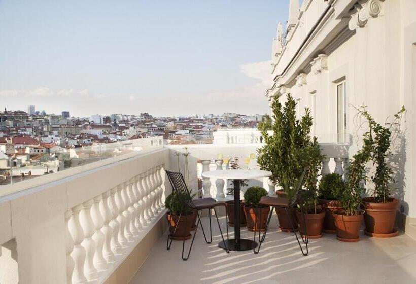 سوئیت با تخت بزرگ, Dear Hotel Madrid