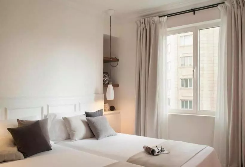 اتاق لوکس, Dear Hotel Madrid