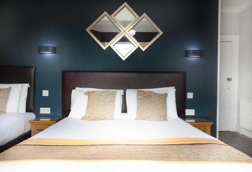 חדר סטנדרט לשלושה, Applewood