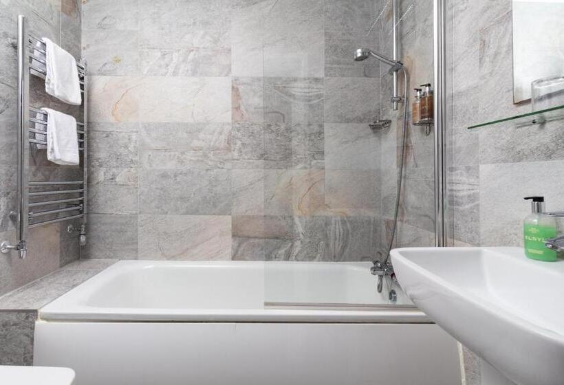 חדר סטנדרט לארבעה, Applewood