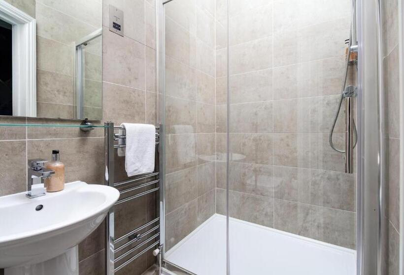 חדר סטנדרט לארבעה, Applewood