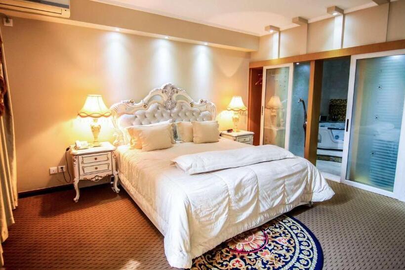 带大床的套房, Best Western Plus Paramount