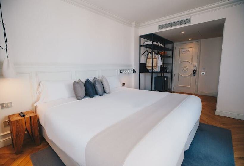 اتاق لوکس با چشم‌انداز شهر, Dear Hotel Madrid
