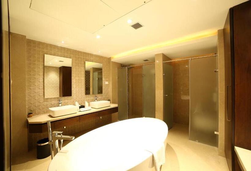 Suite Real, The Lagoona Resort