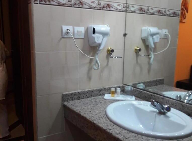 اتاق استاندارد یک نفره, Les Ambassadeurs