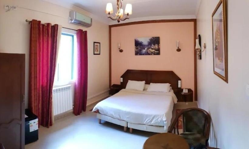 اتاق استاندارد یک نفره, Les Ambassadeurs