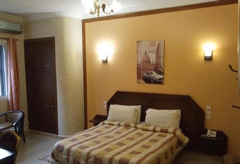 اتاق استاندارد, Les Ambassadeurs