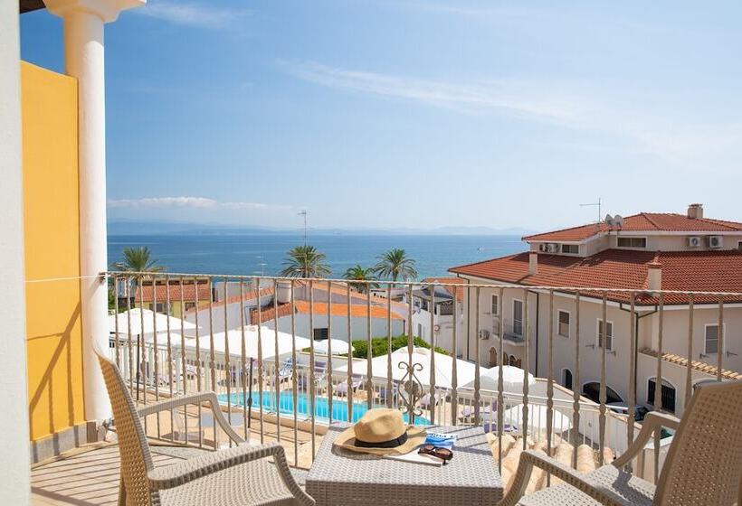 Трехместный Номер Deluxe Вид на Море, Lu  Hotel Maladroxia
