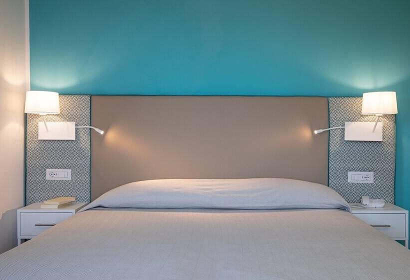 غرفة ديلوكس ثلاثية مطلة على البحر, Lu  Hotel Maladroxia